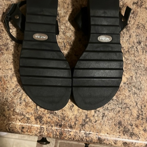 PATINA black leather sandals size 8.5. Excellent condition. Only wore few times - Picture 5 of 7